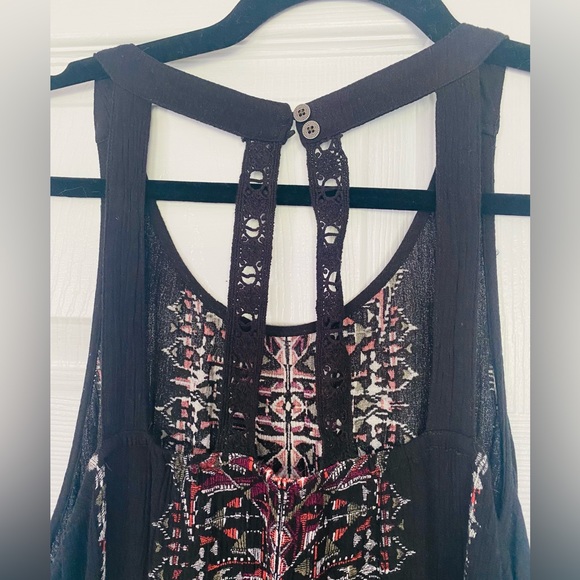 🌸 3 for $12 Women’s Top Size S - Picture 2 of 4